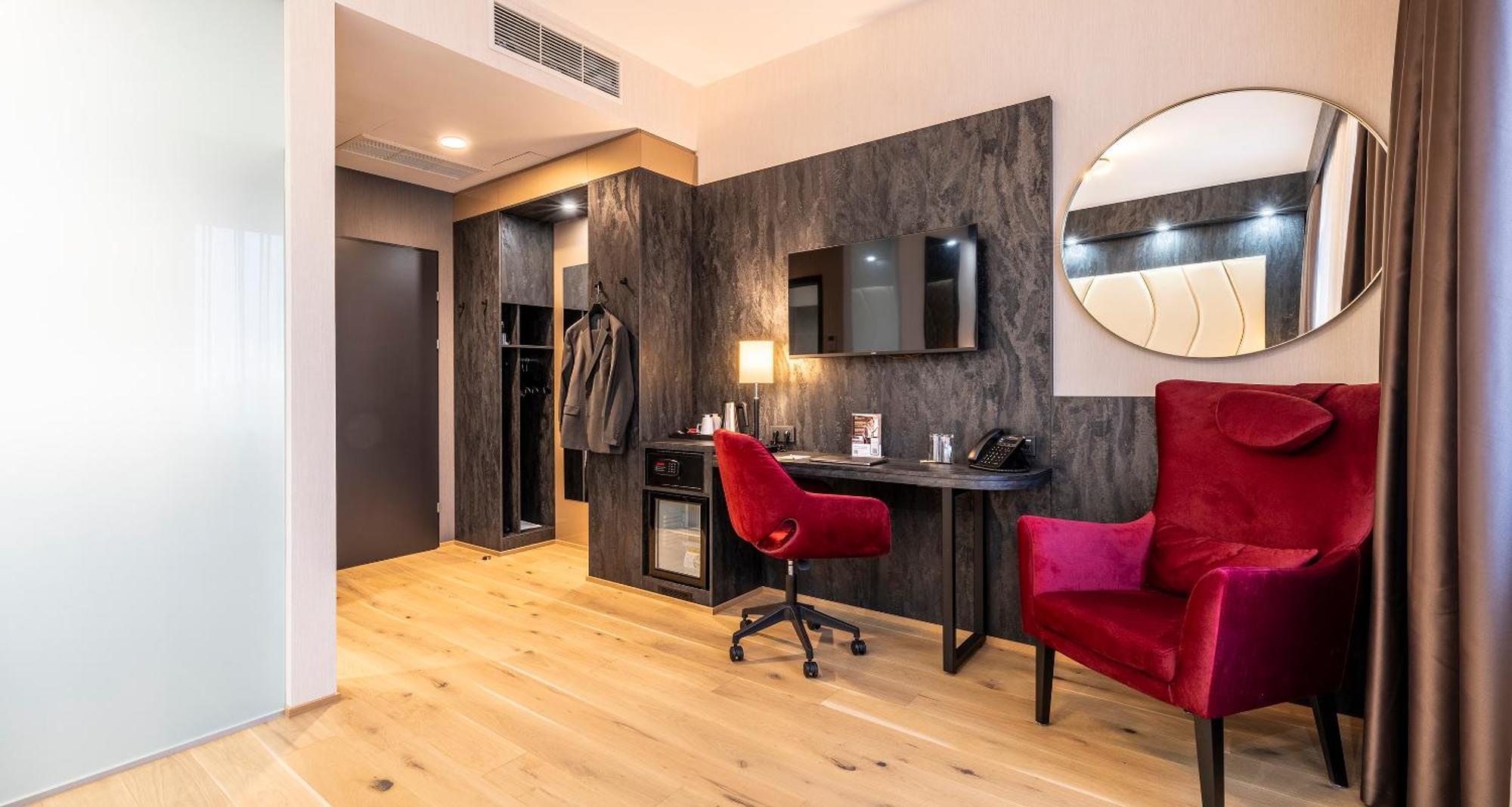 Plaza Wiener Neustadt, Bw Signature Collection